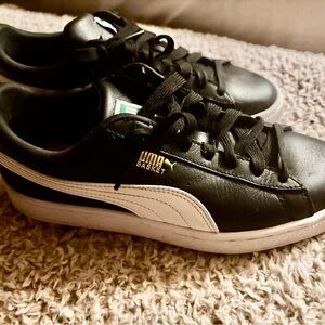 Puma Black Sneakers Sleek Minimalist Design
